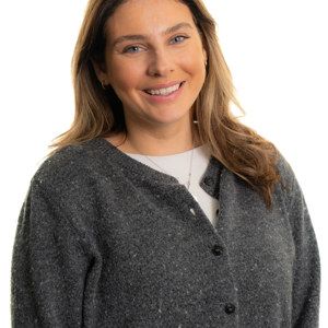 Ellen Robinson Headshot.jpg